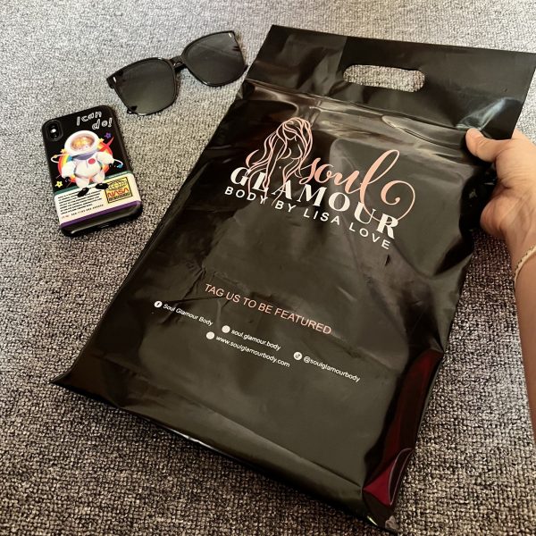 Black mailing bag with handle